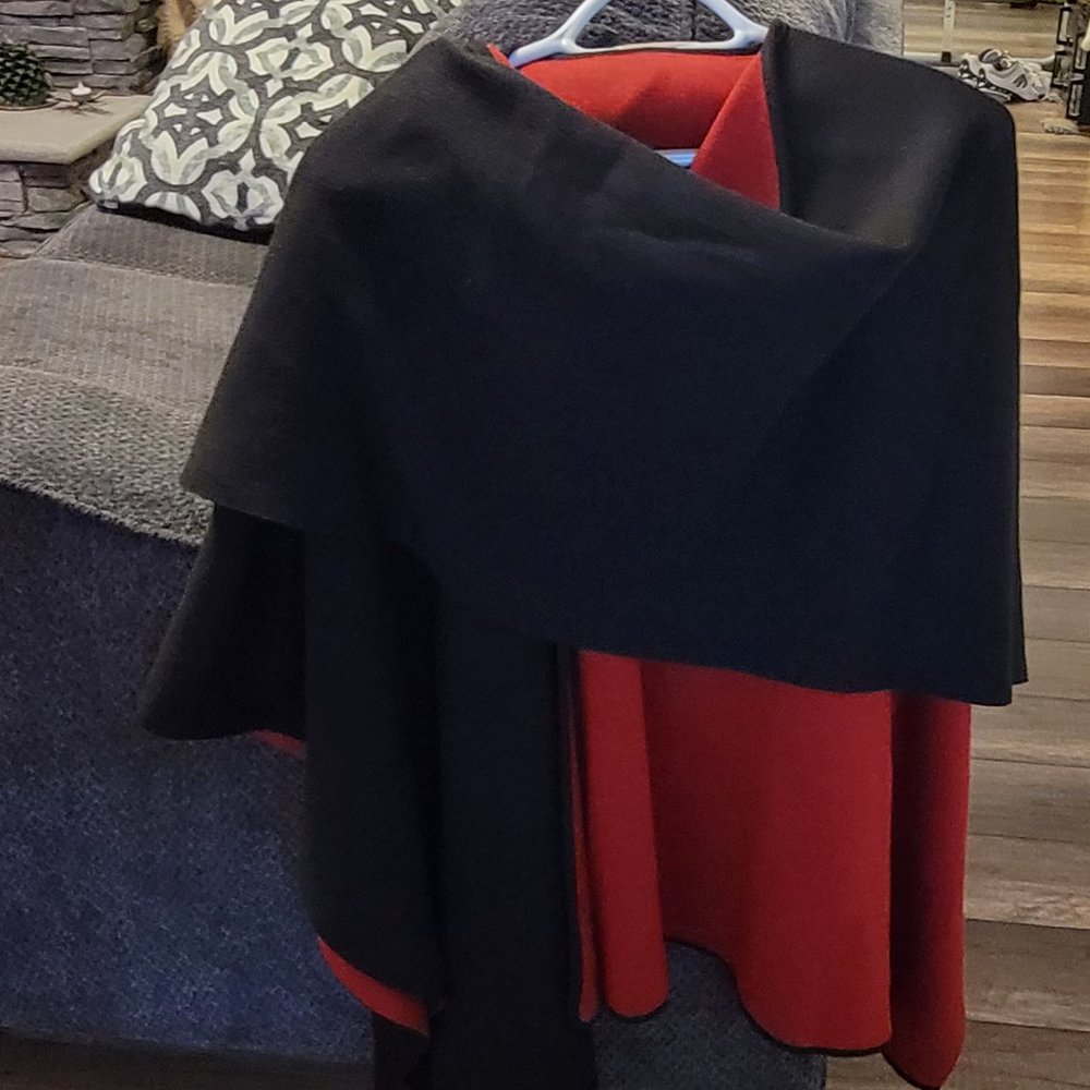 Like New Reversible Ponch/Shawl
